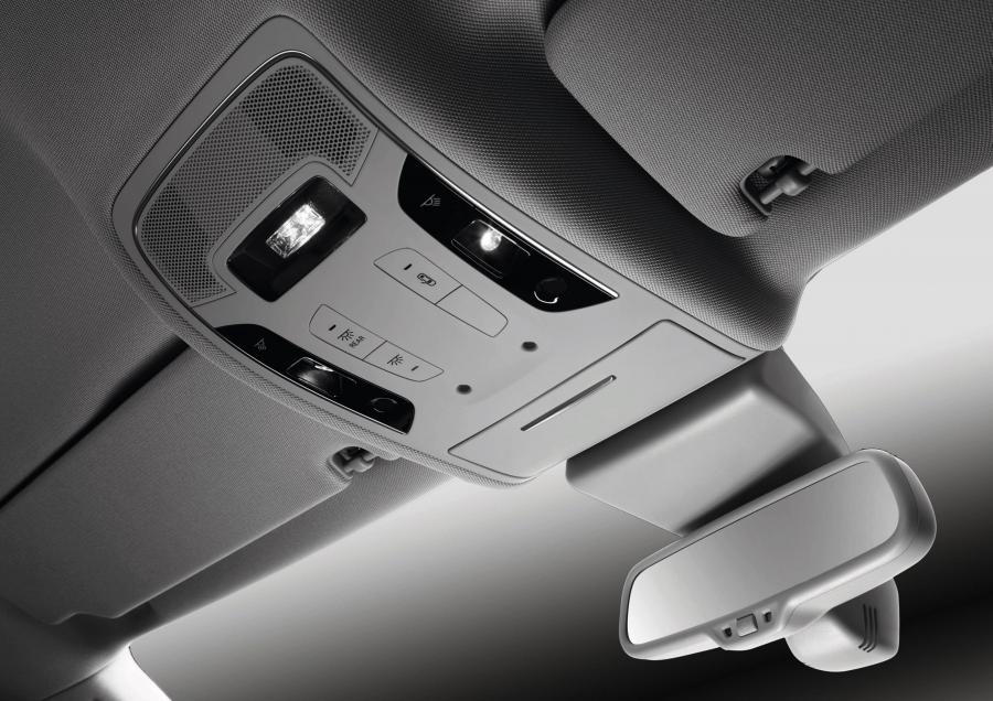 Детали интерьера Audi A6 3.0T S-Line Sedan (4G, C7) 2011 года  (WW) (фото 20 из 115)